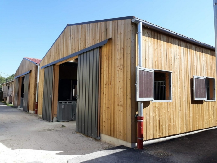 barn chevaux batiment lamelle colle