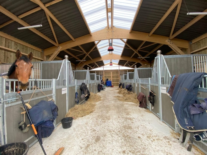 bâtiment pour chevaux
