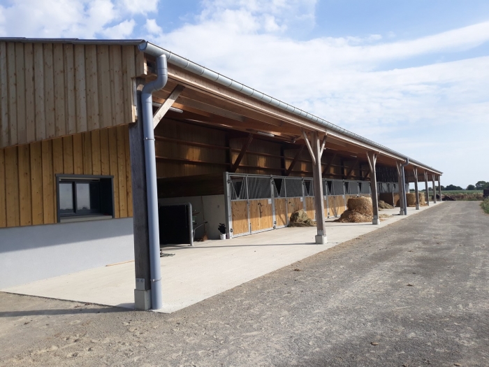 ecurie structure bois lamelle colle constructeur James
