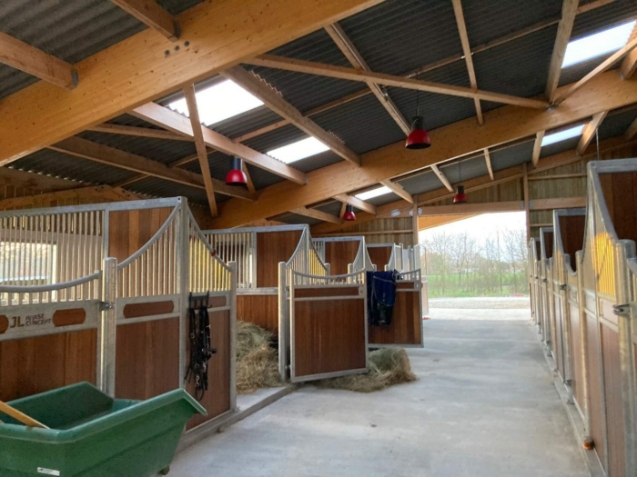 ecurie chevaux en bois lamelle colle