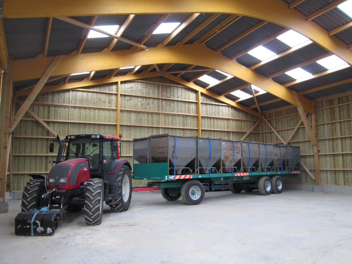 Hangar agricole, Bâtiment de stockage - Bois lamellé-collé